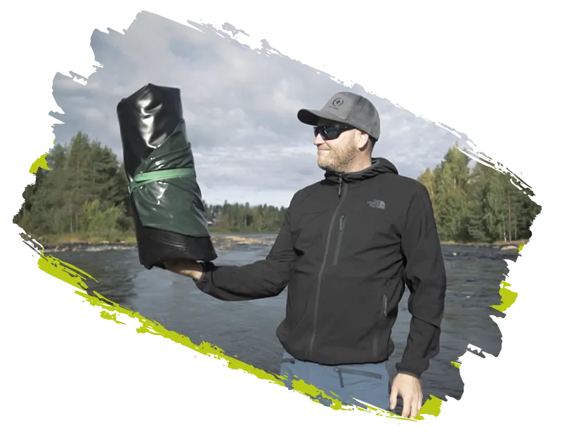 1. Packraft kulkee kätevästi mukana, ei paina paljoa eikä vie paljoa tilaa.